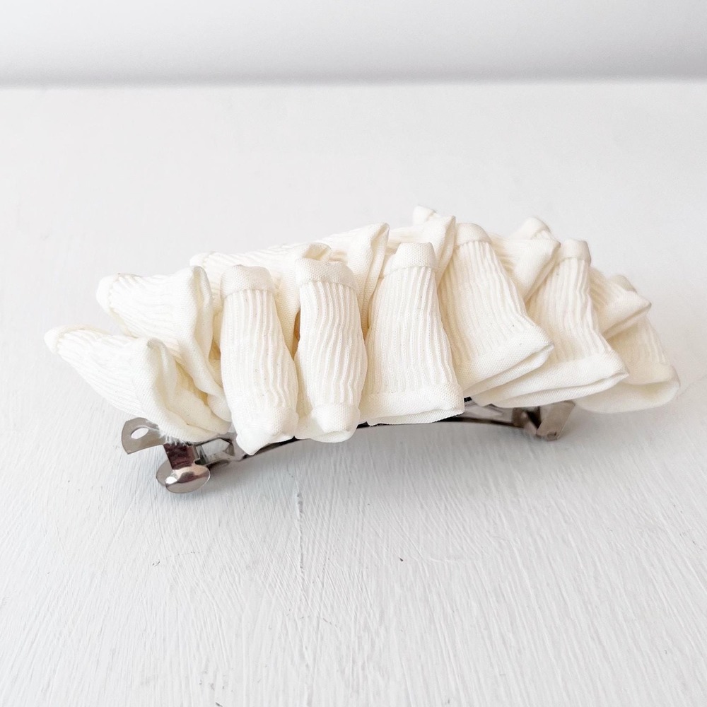 Vintage White Ruffle Hair Clip Barrette 80s / Coquette Girl / Cottagecore